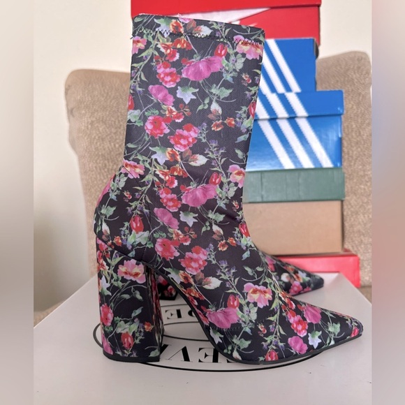 NIB Steve Madden Floral Block Heel Booties “ Loveshackfancy Vibes” - Picture 8 of 10